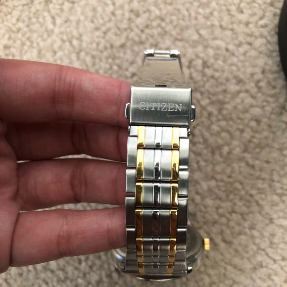 Two toned watch (Citizen) - Picture 5 of 9